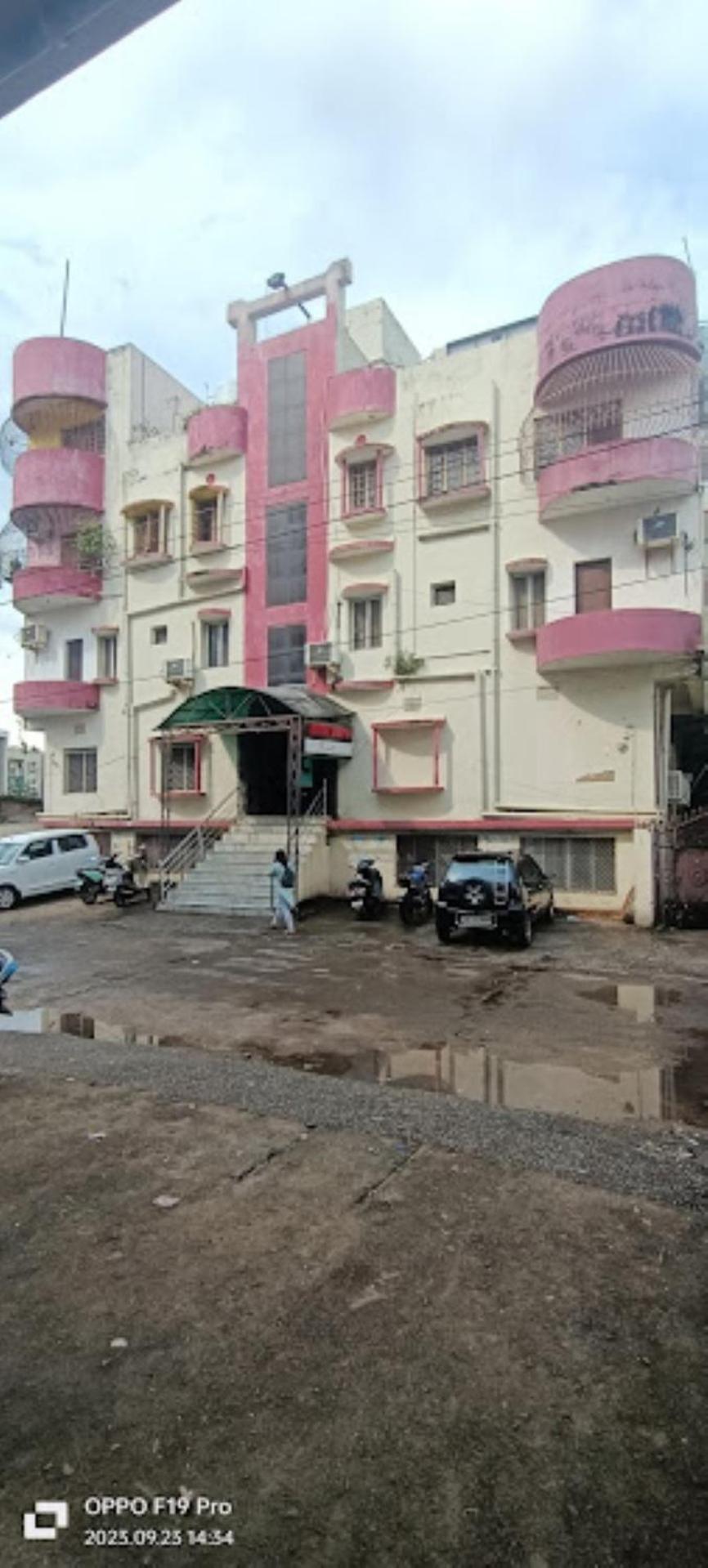 Laxminarayan Club & Resort Vadodara Esterno foto